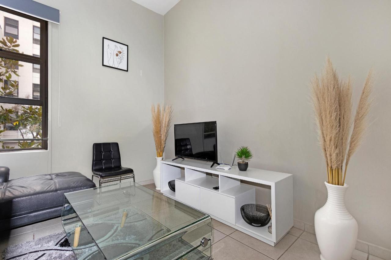 Urban Oasis Apartments At The Bolton ヨハネスブルグ エクステリア 写真