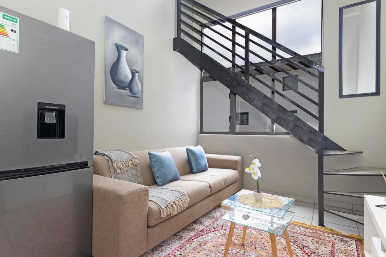 Urban Oasis Apartments At The Bolton ヨハネスブルグ エクステリア 写真