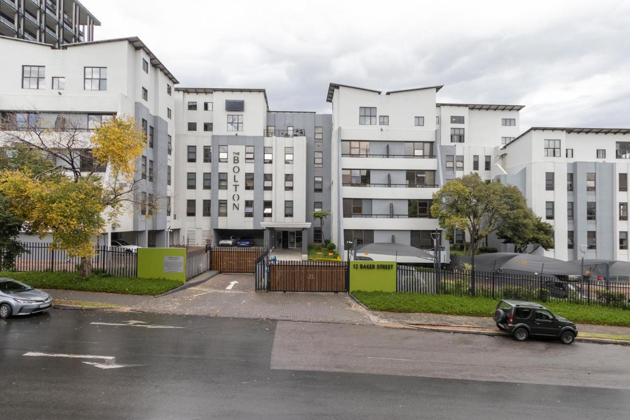 Urban Oasis Apartments At The Bolton ヨハネスブルグ エクステリア 写真