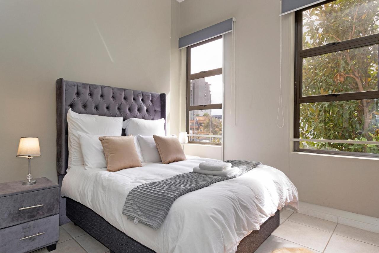 Urban Oasis Apartments At The Bolton ヨハネスブルグ エクステリア 写真