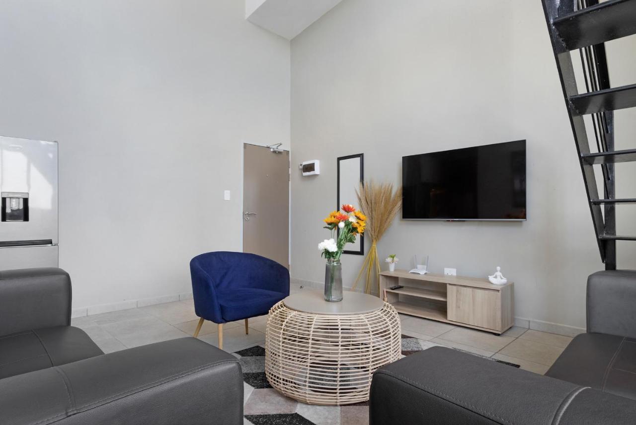 Urban Oasis Apartments At The Bolton ヨハネスブルグ エクステリア 写真