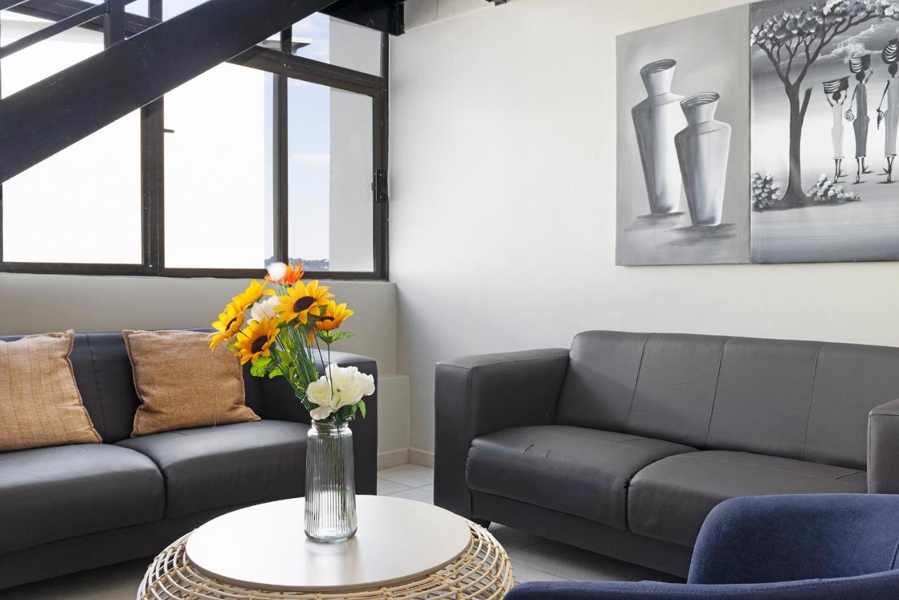 Urban Oasis Apartments At The Bolton ヨハネスブルグ エクステリア 写真