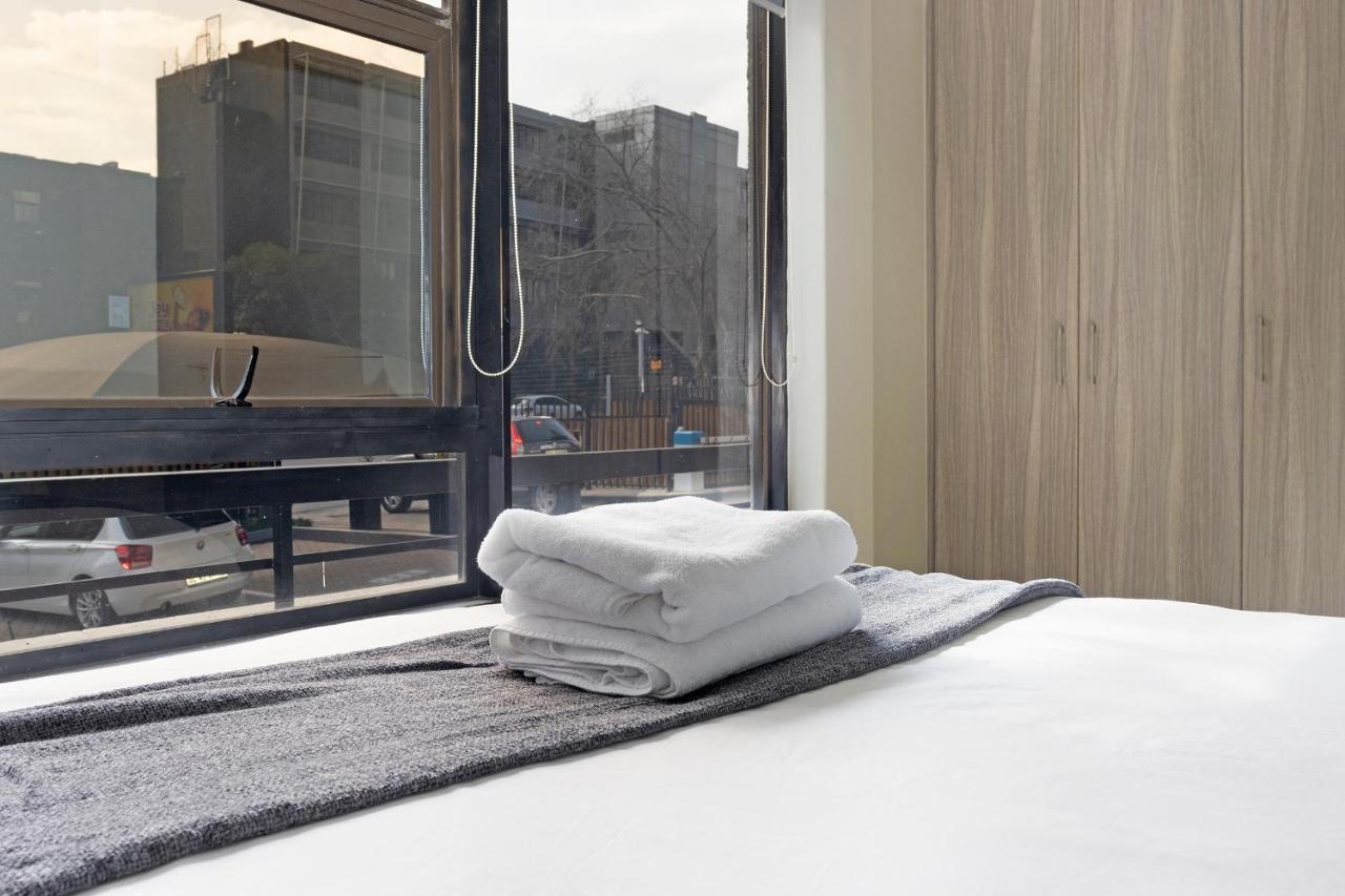 Urban Oasis Apartments At The Bolton ヨハネスブルグ エクステリア 写真