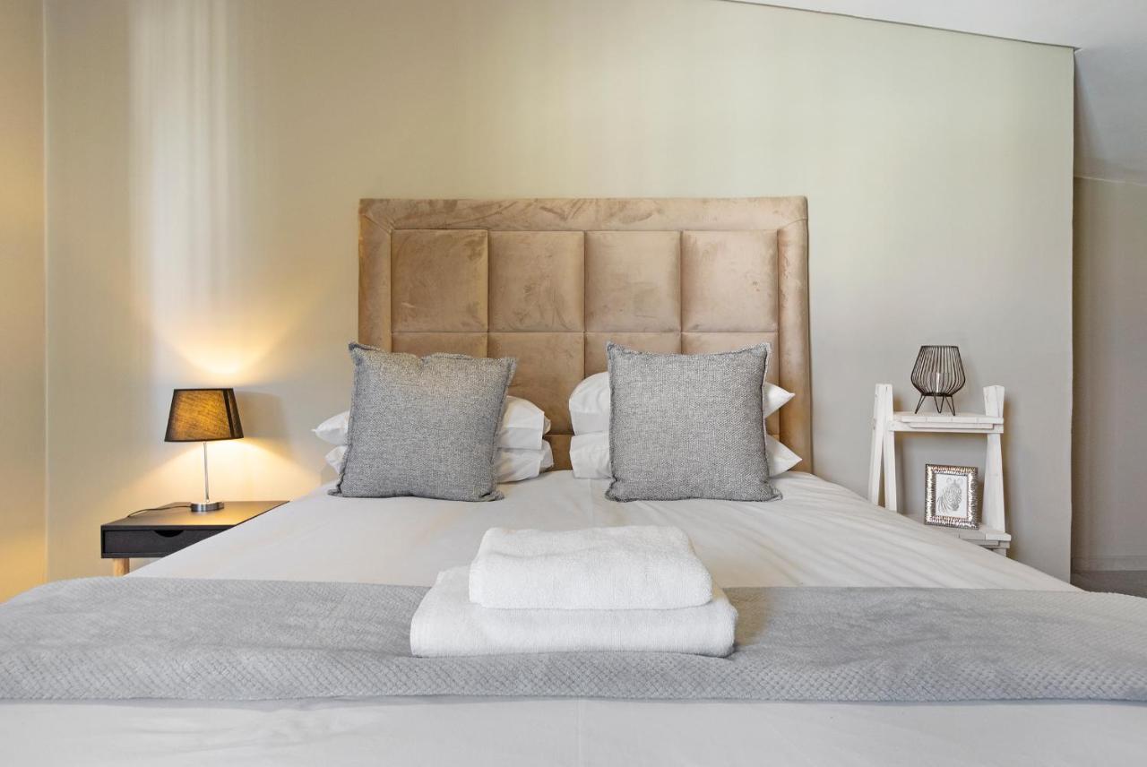 Urban Oasis Apartments At The Bolton ヨハネスブルグ エクステリア 写真