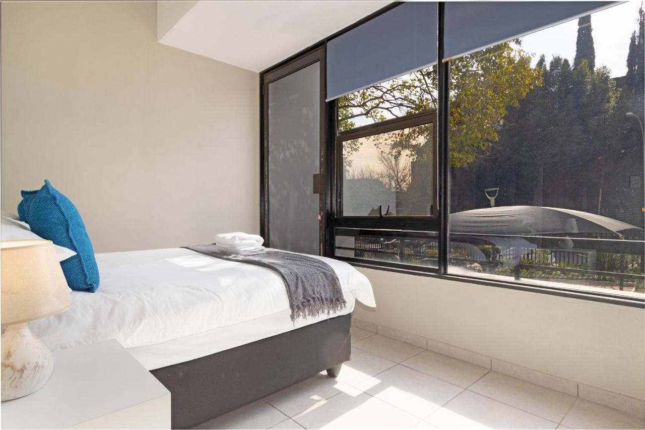 Urban Oasis Apartments At The Bolton ヨハネスブルグ エクステリア 写真