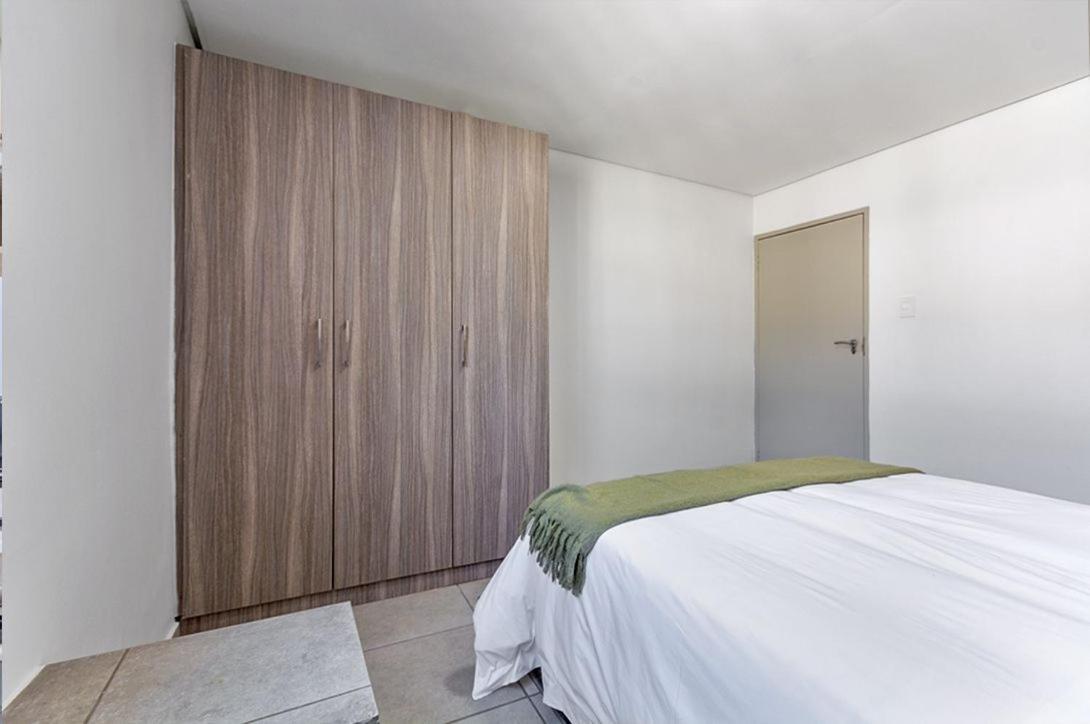 Urban Oasis Apartments At The Bolton ヨハネスブルグ エクステリア 写真